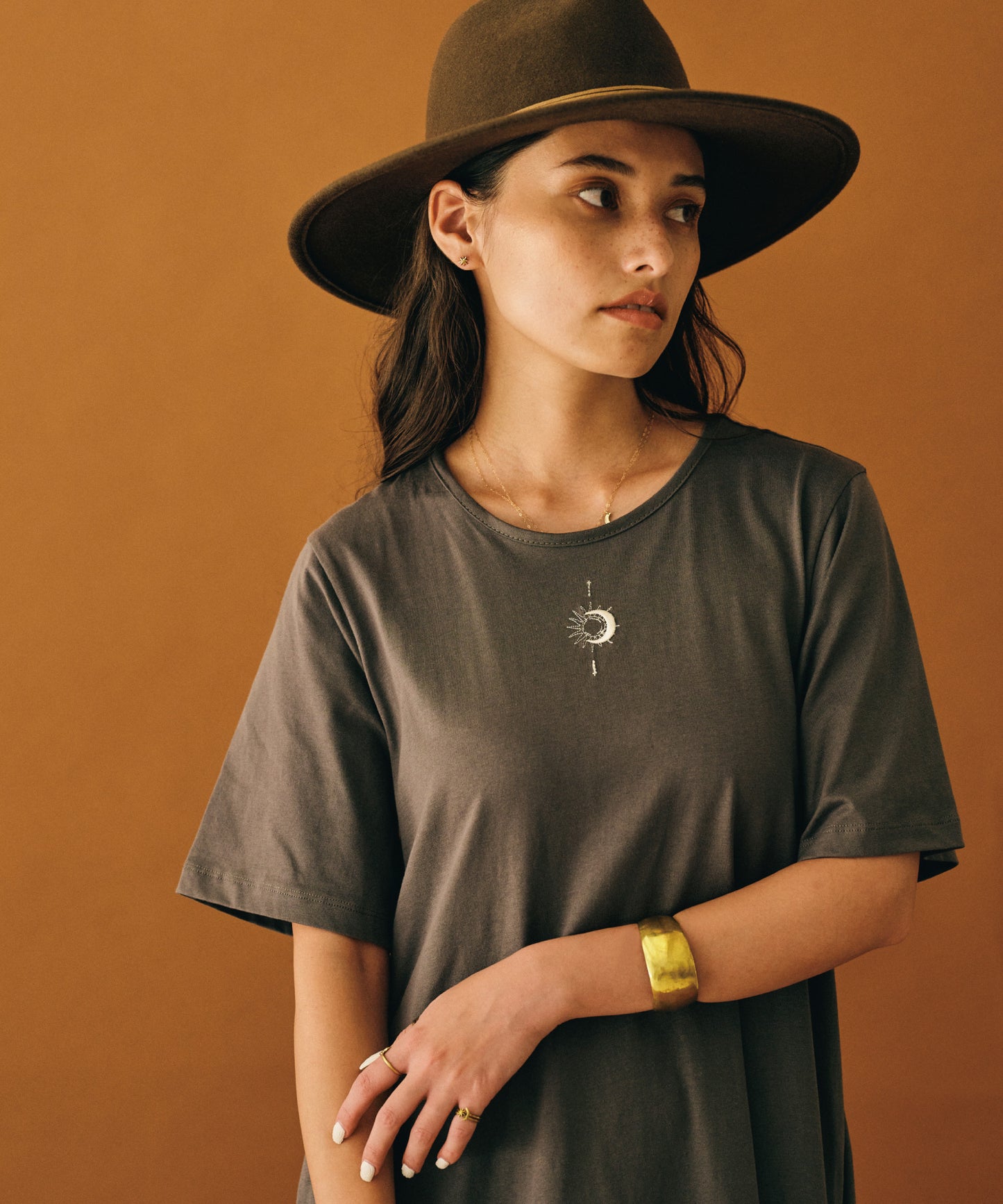 sun&moon 刺繍Tシャツワンピース
