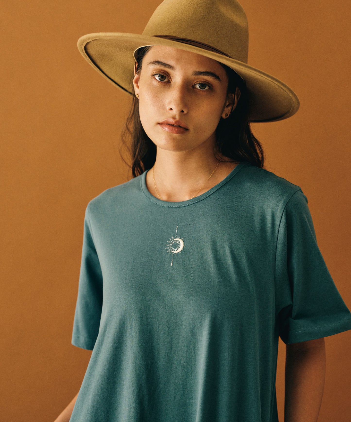 sun&moon 刺繍Tシャツワンピース