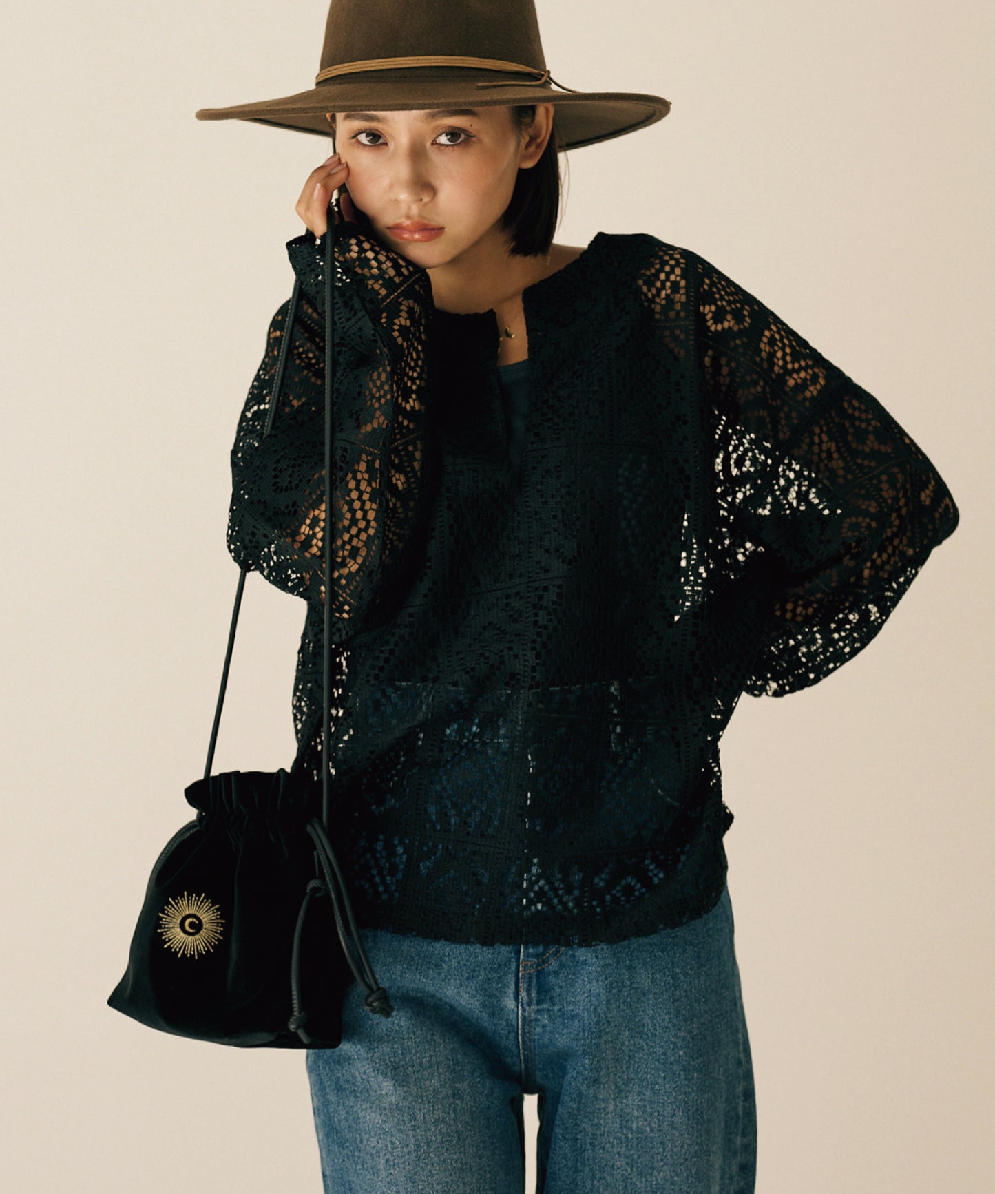 embroidery ベロアショルダーバッグ