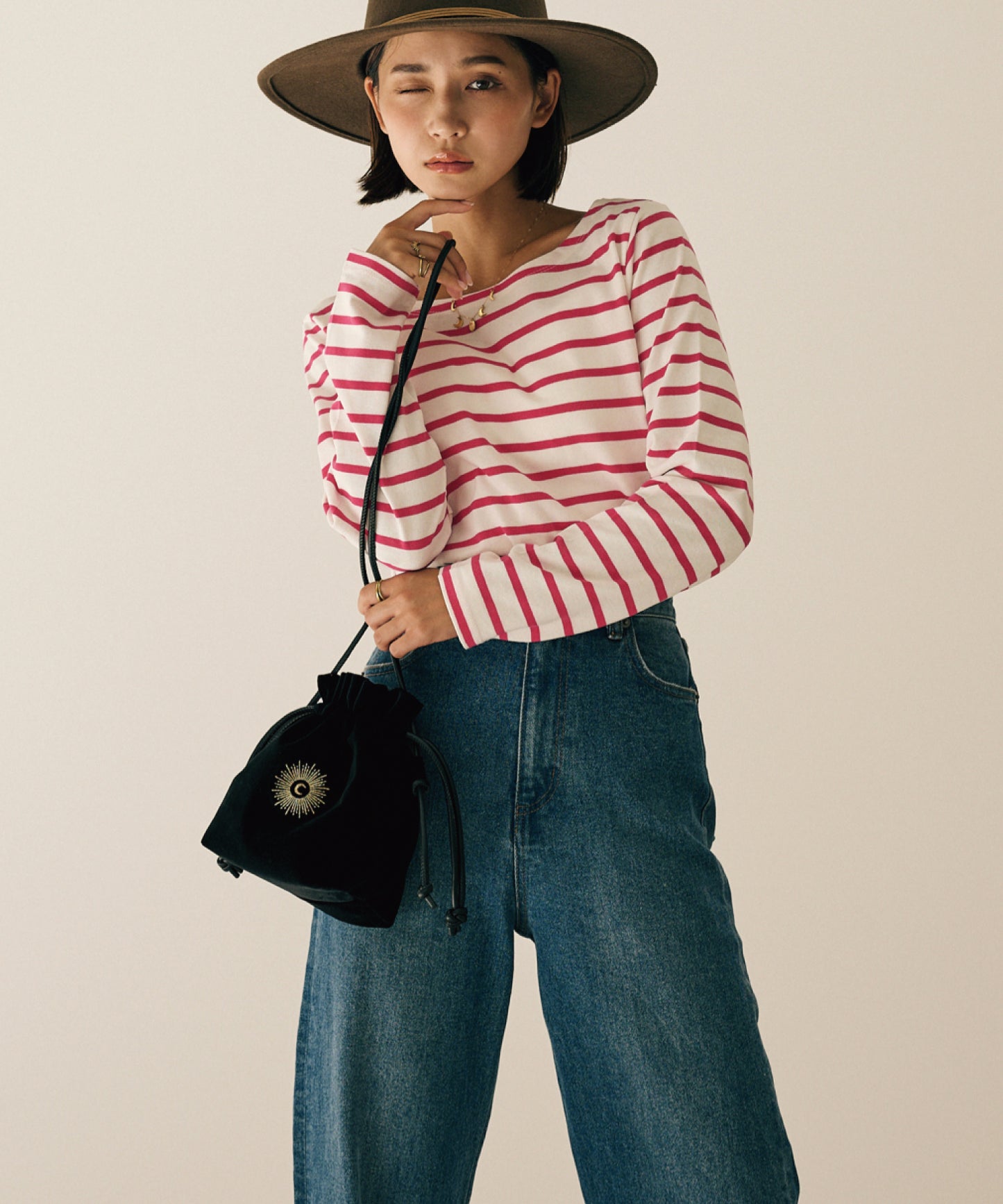 embroidery ベロアショルダーバッグ