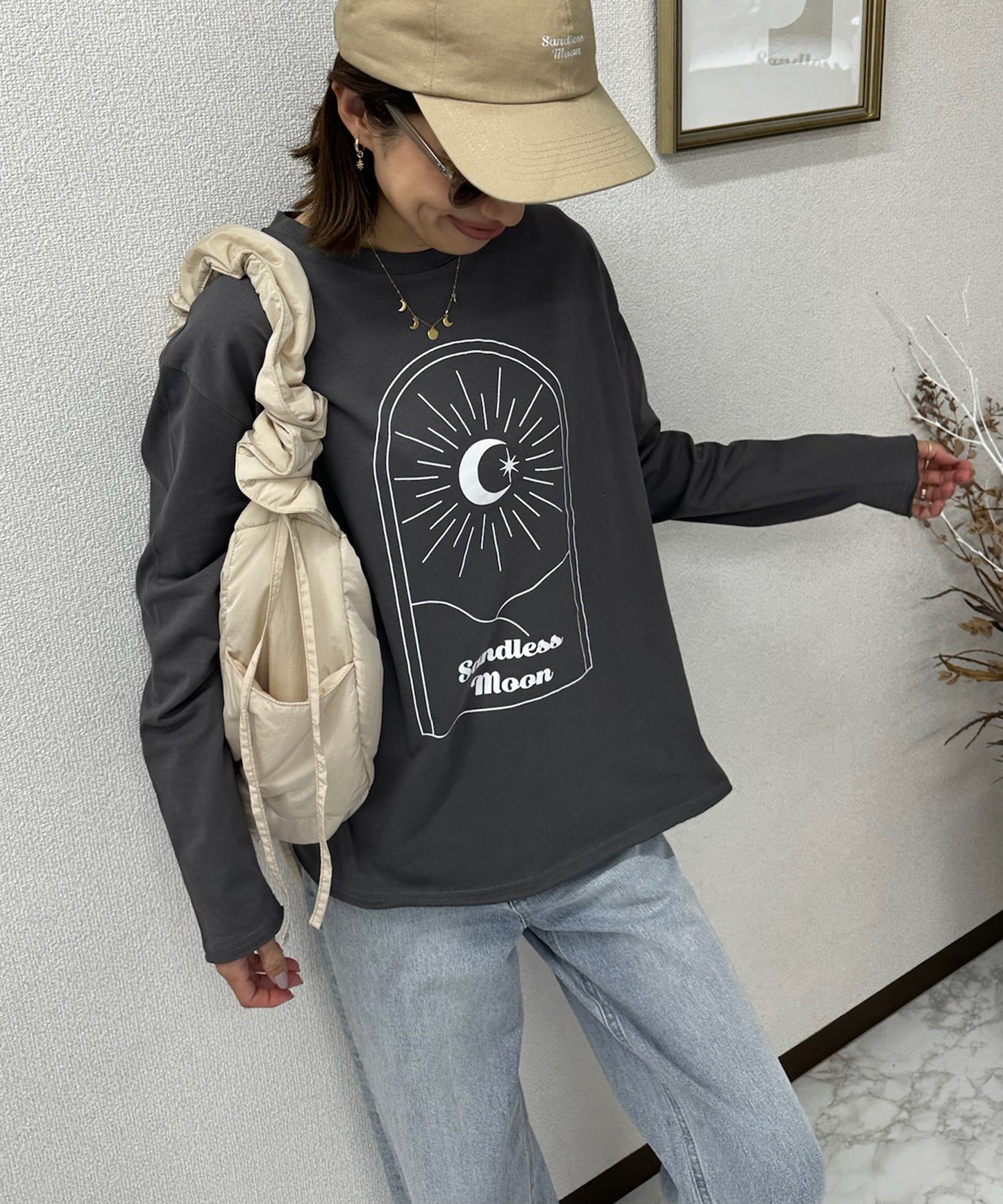 moonグラフィックロングTシャツ